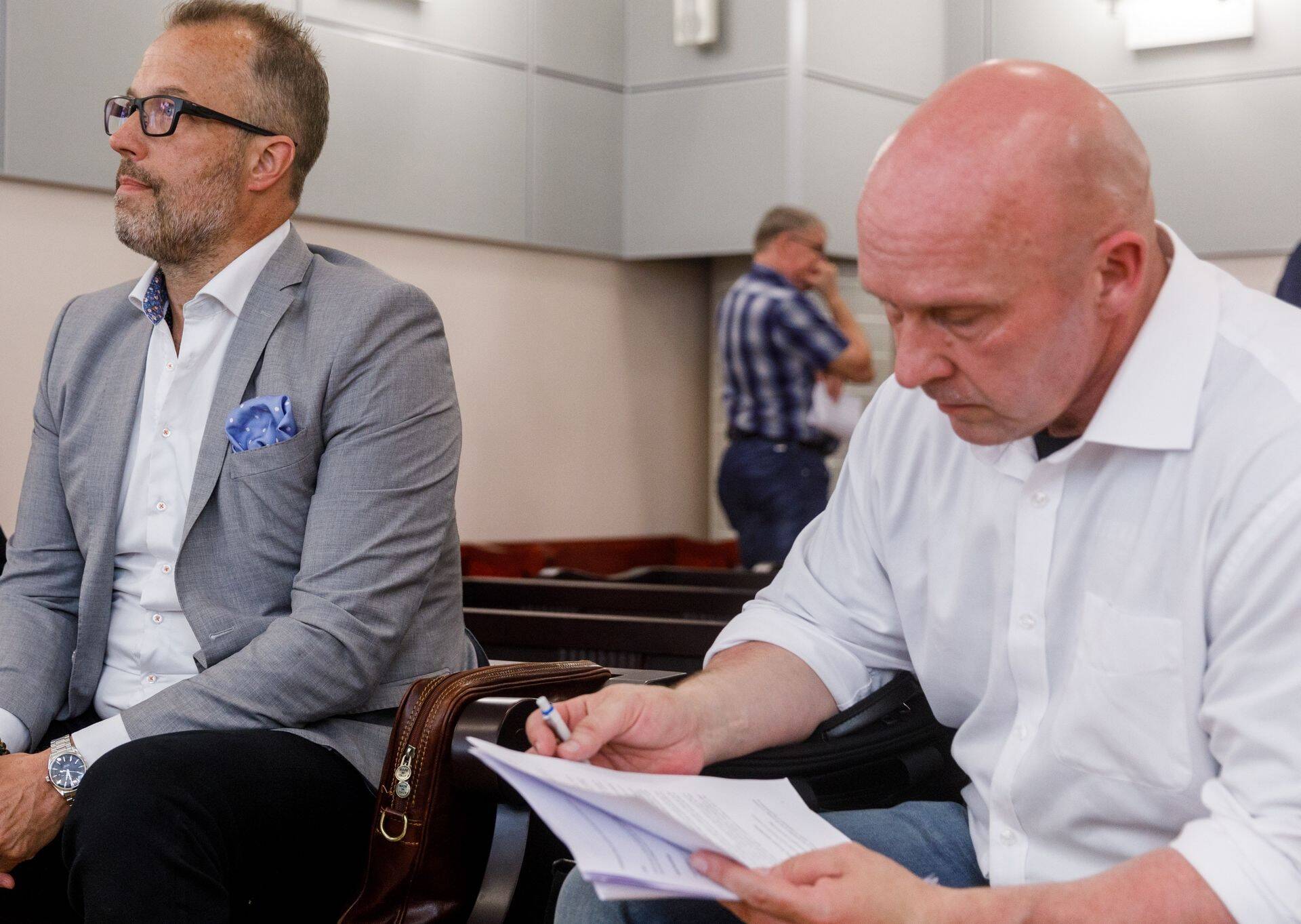 Kohtuistungil olid kohal Mipro juht Juha Nurmi (vasakul) ja Kimmo Örn, kes oli põhitunnistaja rollis.