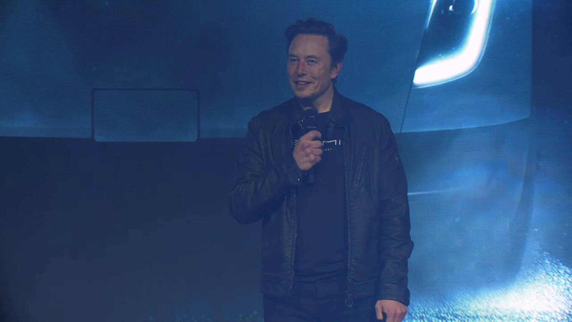 За год глава Tesla Илон Маск (на фото) продал акций компании на 23 миллиарда долларов