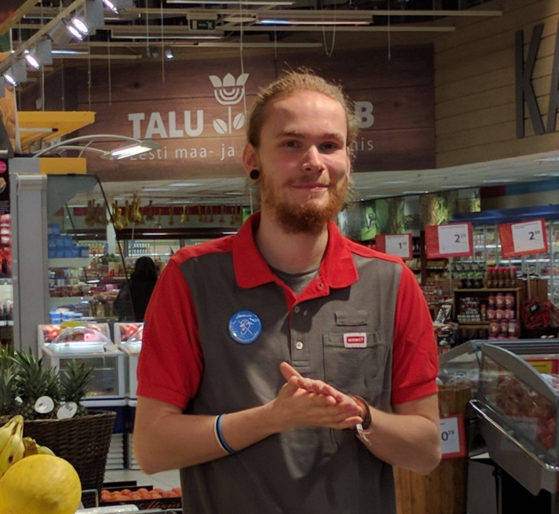 Tartu kesklinna Rimi kuulmispuudega teenindaja Jaan Raul Ojastu