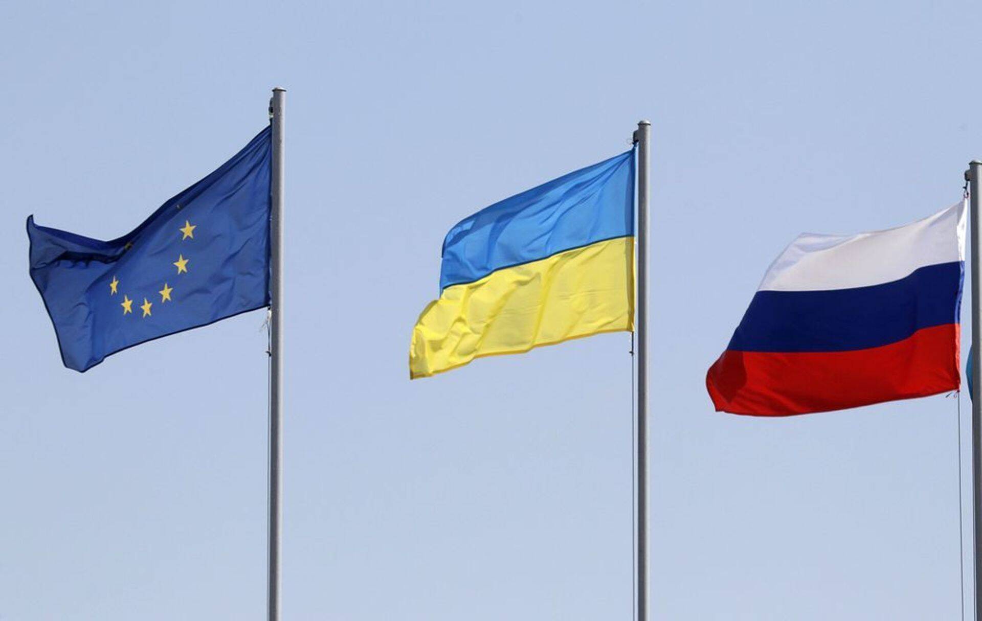 Власти Крыма изымают ранее выданные российские паспорта у людей с временной регистрацией на полуострове.