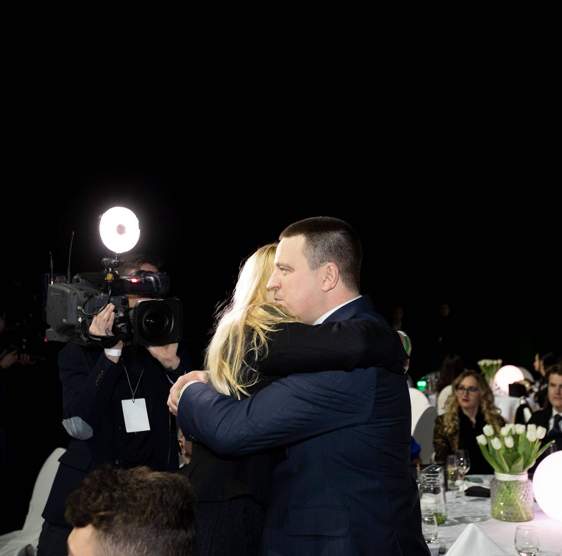 Kadri Simsoni sõnul on Keskerakond kindlalt esimehe Jüri Ratase seljataga.