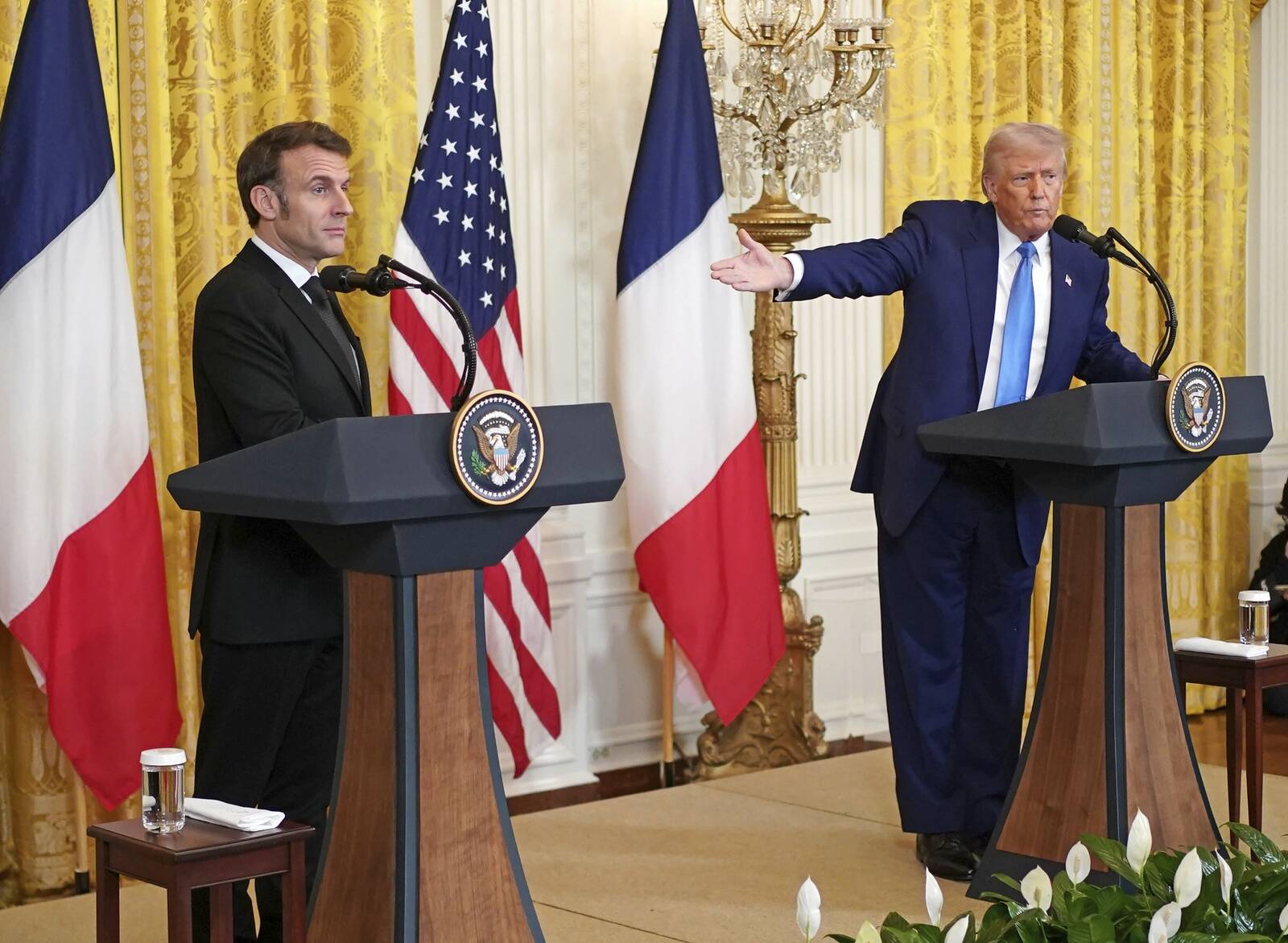 Donald Trumpiga kohtunud Emmanuel Macron (vasakul) saab aru, et ameeriklase lugupidamist liigse meelitamisega ei pälvi.