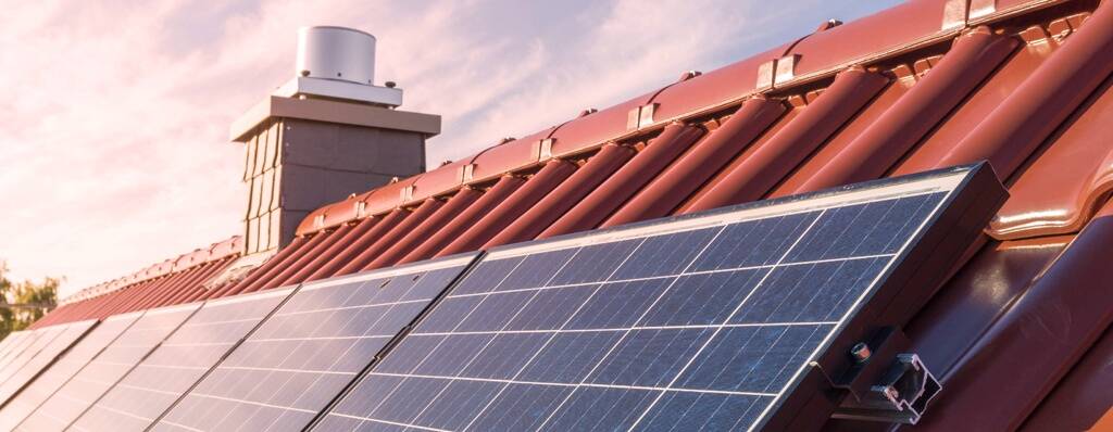 2024 saavutati Leedus rekord päikeseenergia katvuse kohta, mille osakaal elektritootmises ulatus 21,3%-ni kogu nõudlusest.