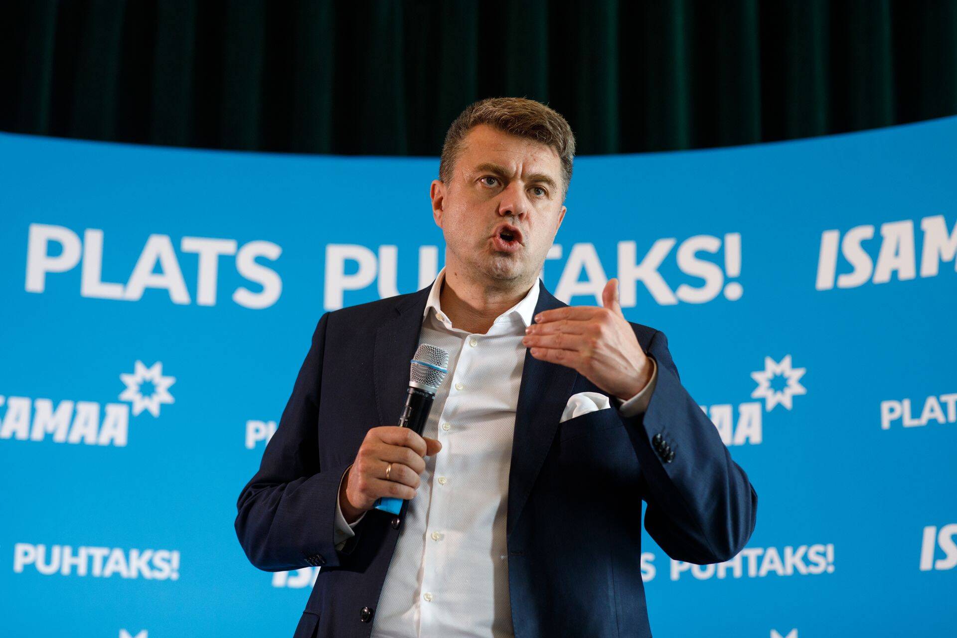 Кресло министра иностранных дел предложено занять Урмасу Рейнсалу. Ранее он занимал эту должность с 2019 по 2021 год.