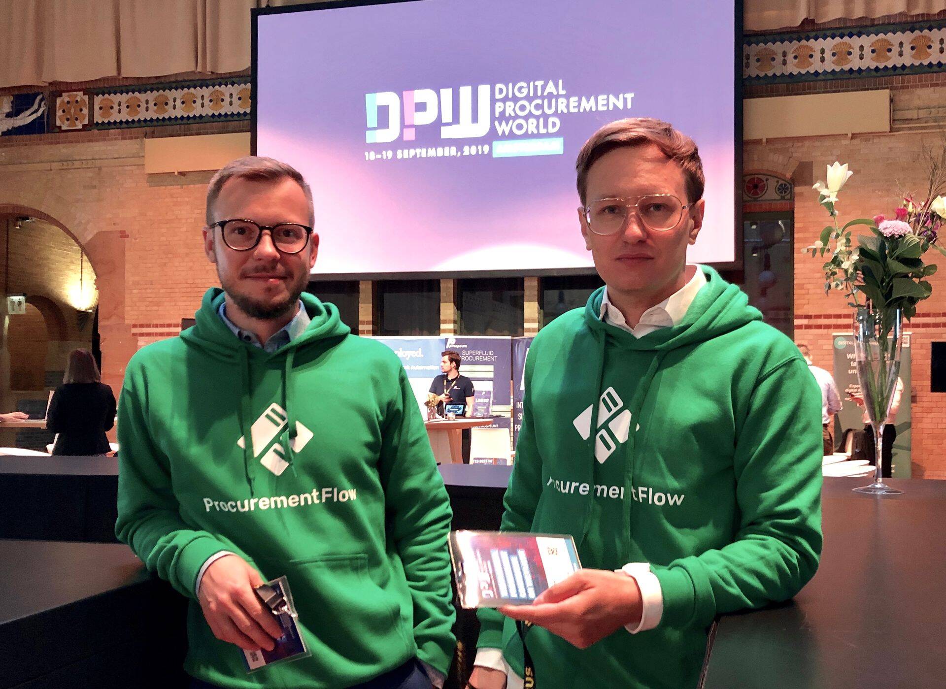 ProcurementFlow.com tegevjuht Tarmo Saidla ning kaasasutaja Marius Arras Digital Procurement World konverentsi avapäeval.