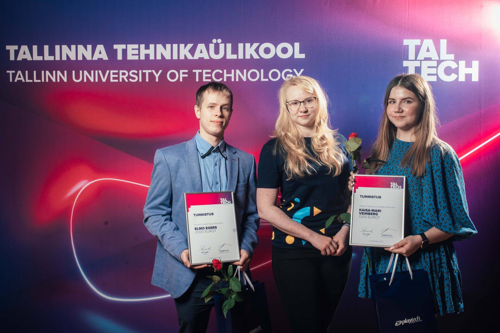 Playtechi stipendiumi üle andmine. Stipendiaat Elmo Egers, Eva Maria Veitmaa (Playtech) ja stipendiaat Kaisa-Mari Veinberg.