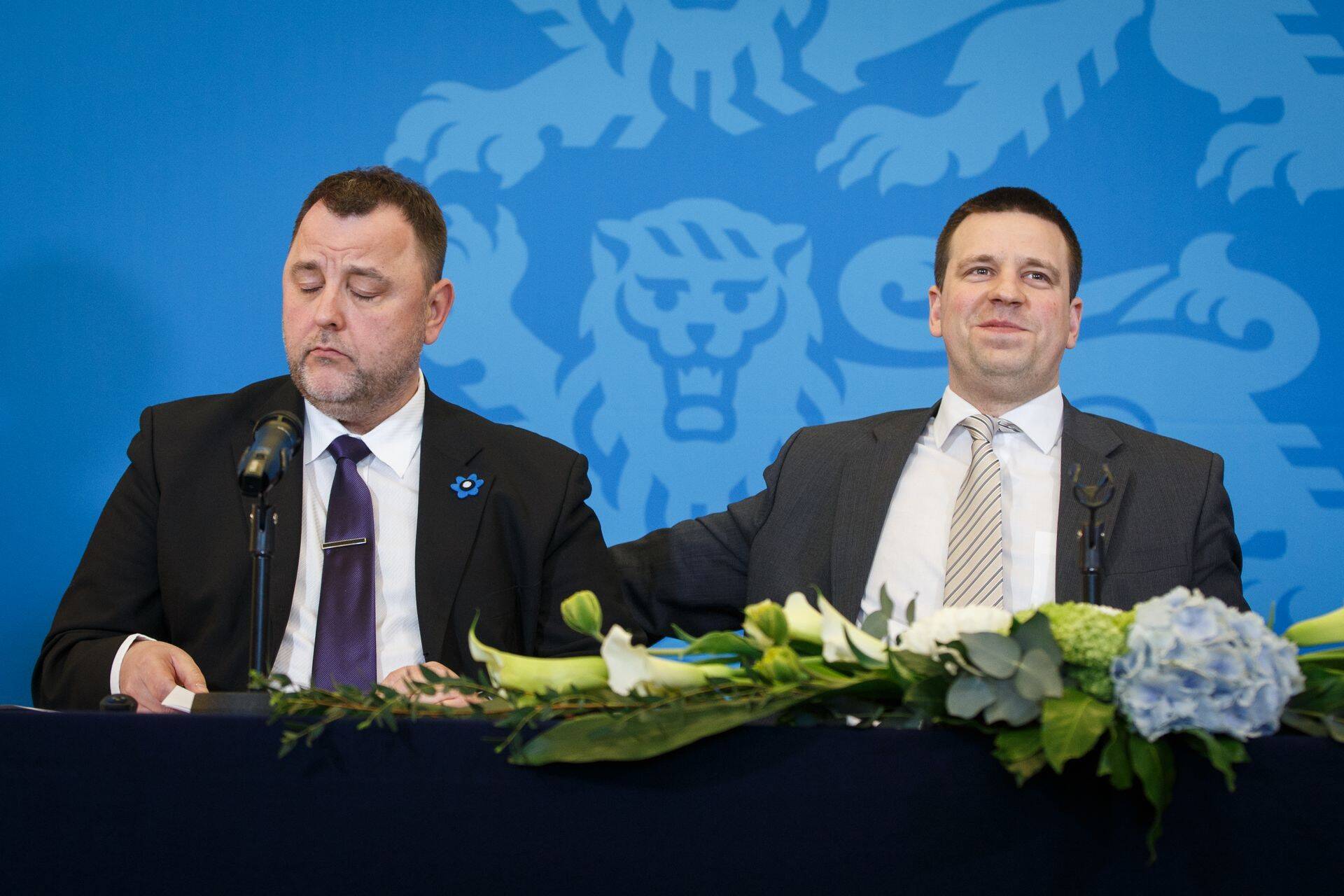 Peaminister Jüri Ratas ja rahandusminister Sven Sester valitsuse pressikonverentsil.