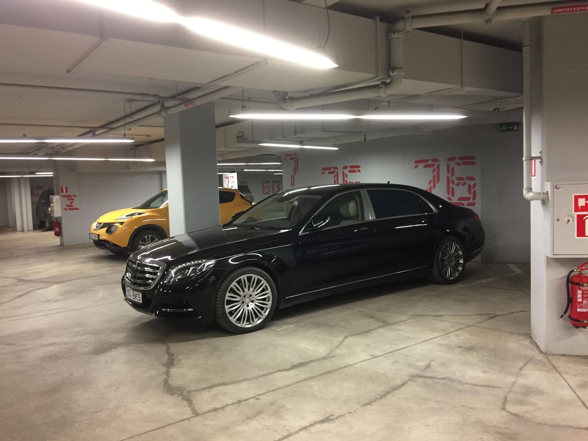 Mercedes Maybach, millega sõidab Kristian Kesner ja mida liisib tema 70aastase ema omanduses olev OÜ.