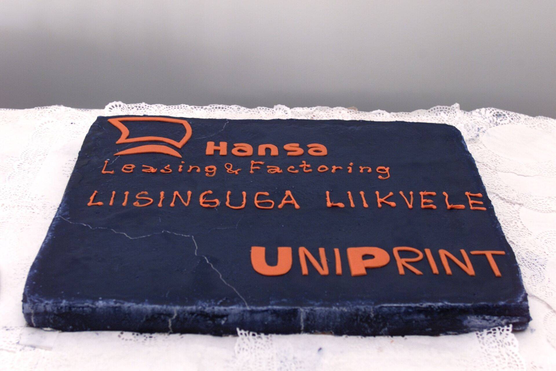 Foto 2002. aastal toimunud tähistamiselt, kus Uniprint oli veel investeeringute lainel ja ostis Hansapanga toel uue trükipressi.