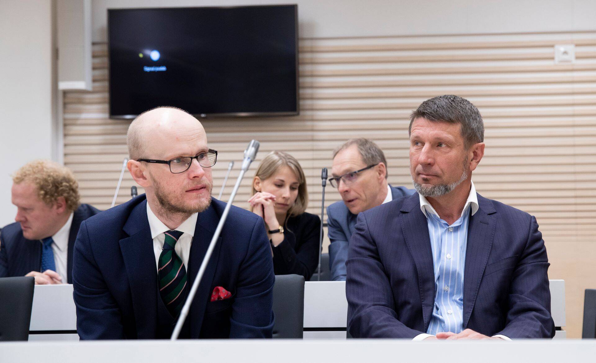 Tallinna Sadama endise juhi Ain Kaljuranna kaitsja Paul Keres (vasakul) ütles, et prokuratuur on altkäemaksu süüdistuse esitanud vale kvalifikatsiooni järgi.