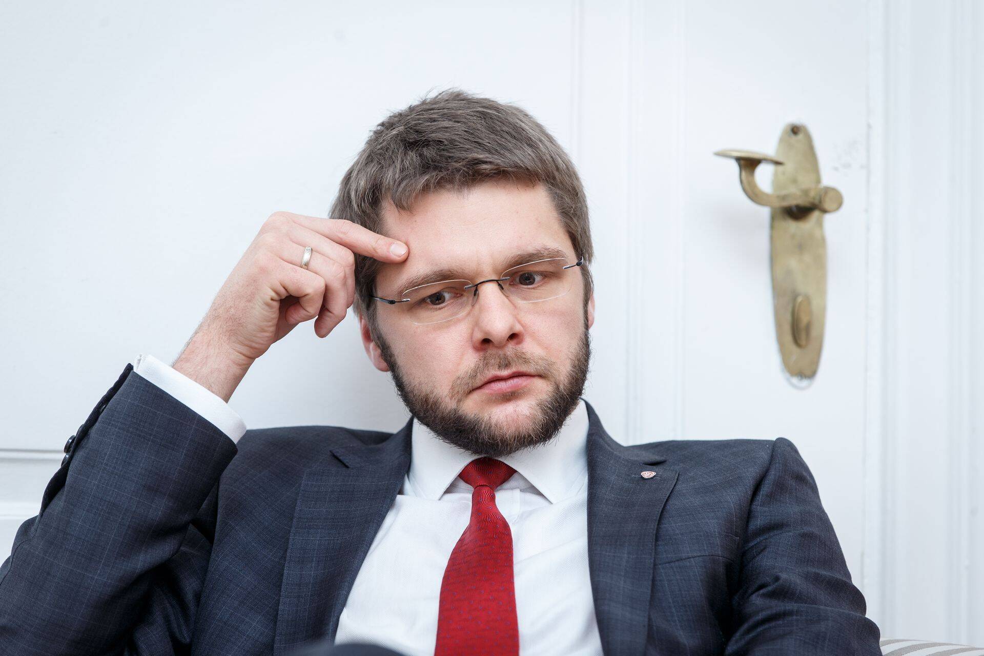 „Aga töövõimereformi sihtrühm on kõikides piirkondades suurendanud registreeritud töötute hulka. Tõesti mõnes piirkonnas natuke rohkem kui teises,“ tõdes Ossinovski.