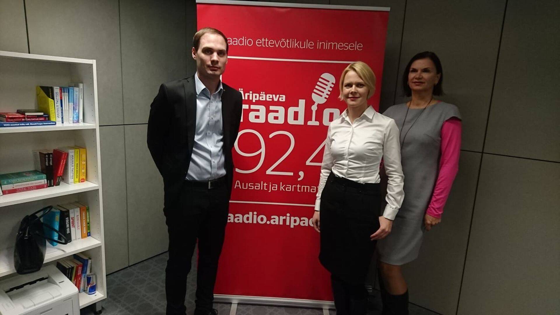 Mandatum Life võtmekliendi nõustaja Taavo Annus, wedbanki elukindlustuse valdkonnajuht Kadri Rumm (keskel) ja Compensa Elukindlustuse müügi- ja kliendihaldusjuht Merle Kollom (paremal)