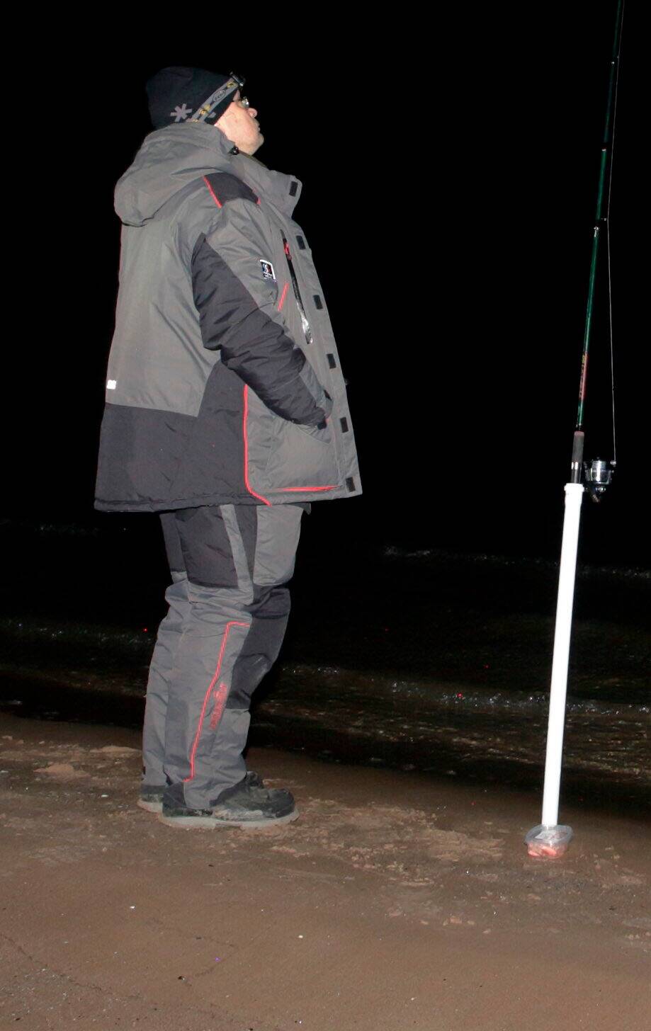 Ludjal lahtiste hõlmadega lesta passimas. Külm ei hakanud.