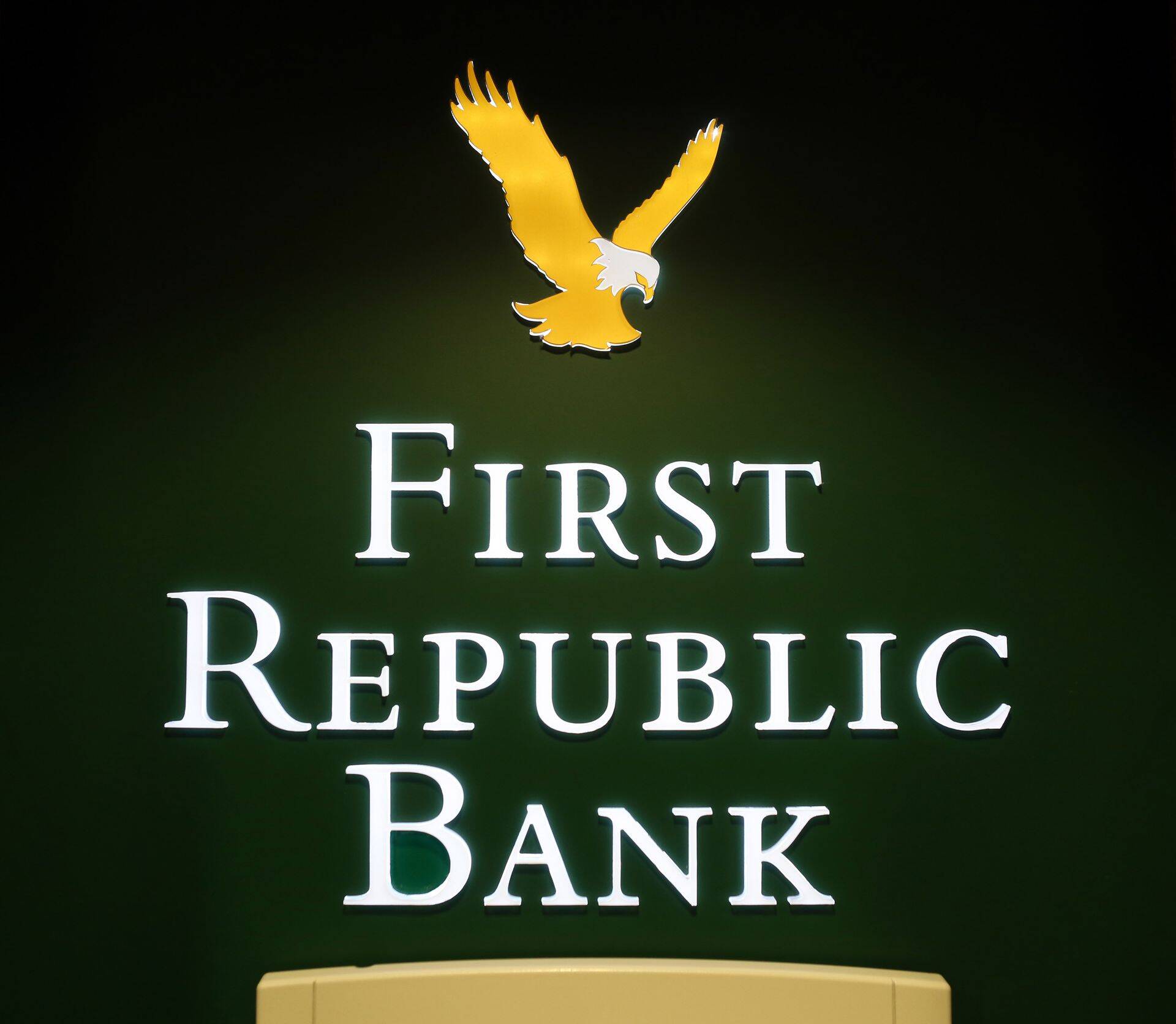 First Republic Banki logo.