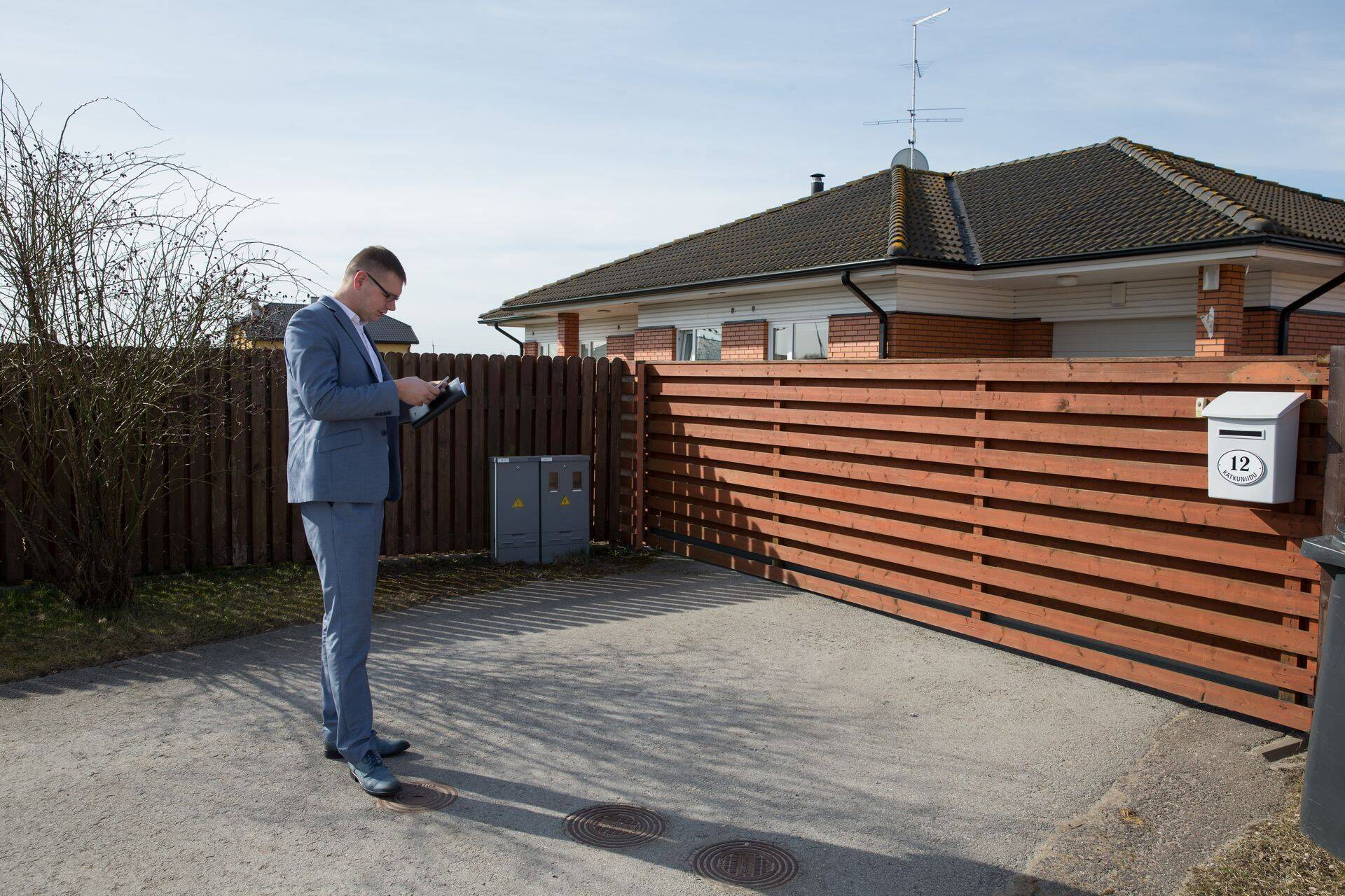 Adrem Kinnisvara OÜ juhatuse liikme Lauri Kolgi sõnul meeldivad ostjatele rohkem need majad, kuhu saab kohe sisse kolida.