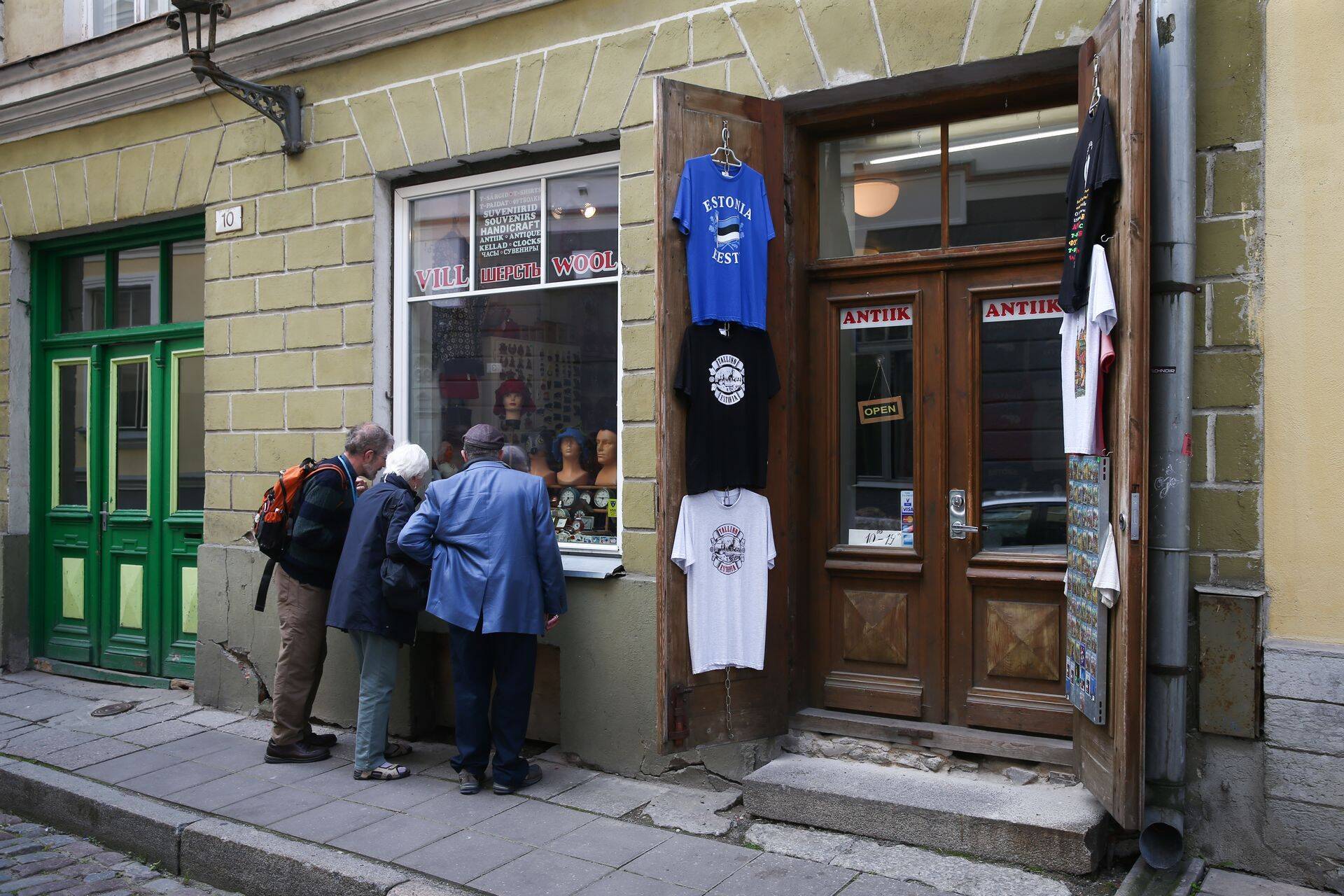 Turistid Tallinna vanalinnas.