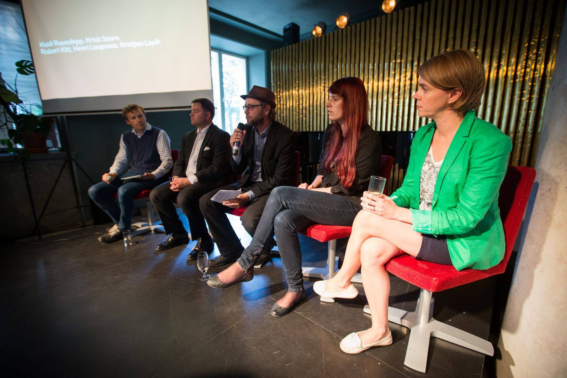 Ühisrahastuse ja panganduse tuleviku üle arutasid (vasakult) Kristjan Lepik, Robert Kitt, Henri Laupmaa, Kristi Saare ja Kaidi Ruusalepp.