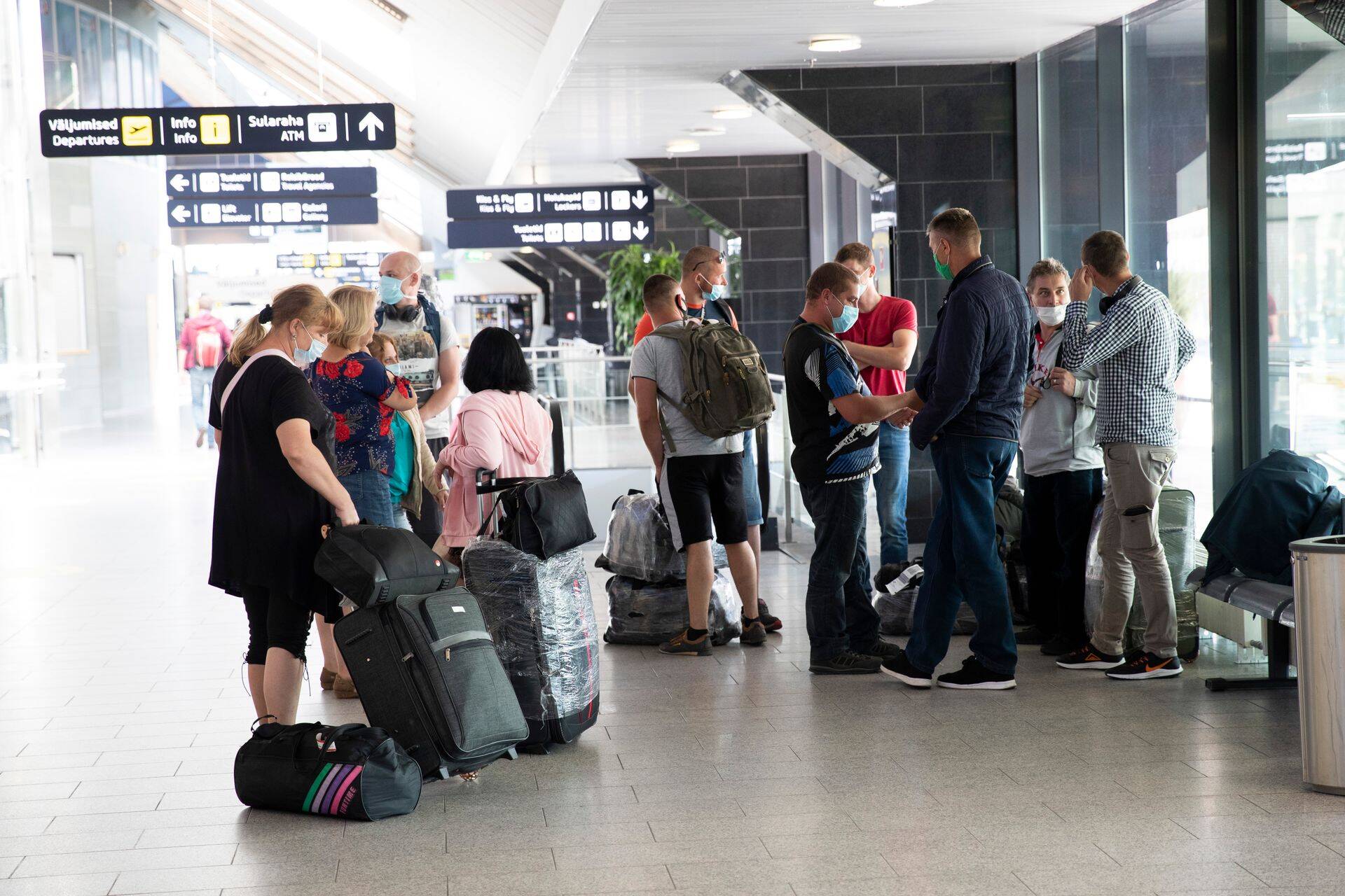 Liana Anton võtab lennujaamas vastu lausa üheksa töötajat.