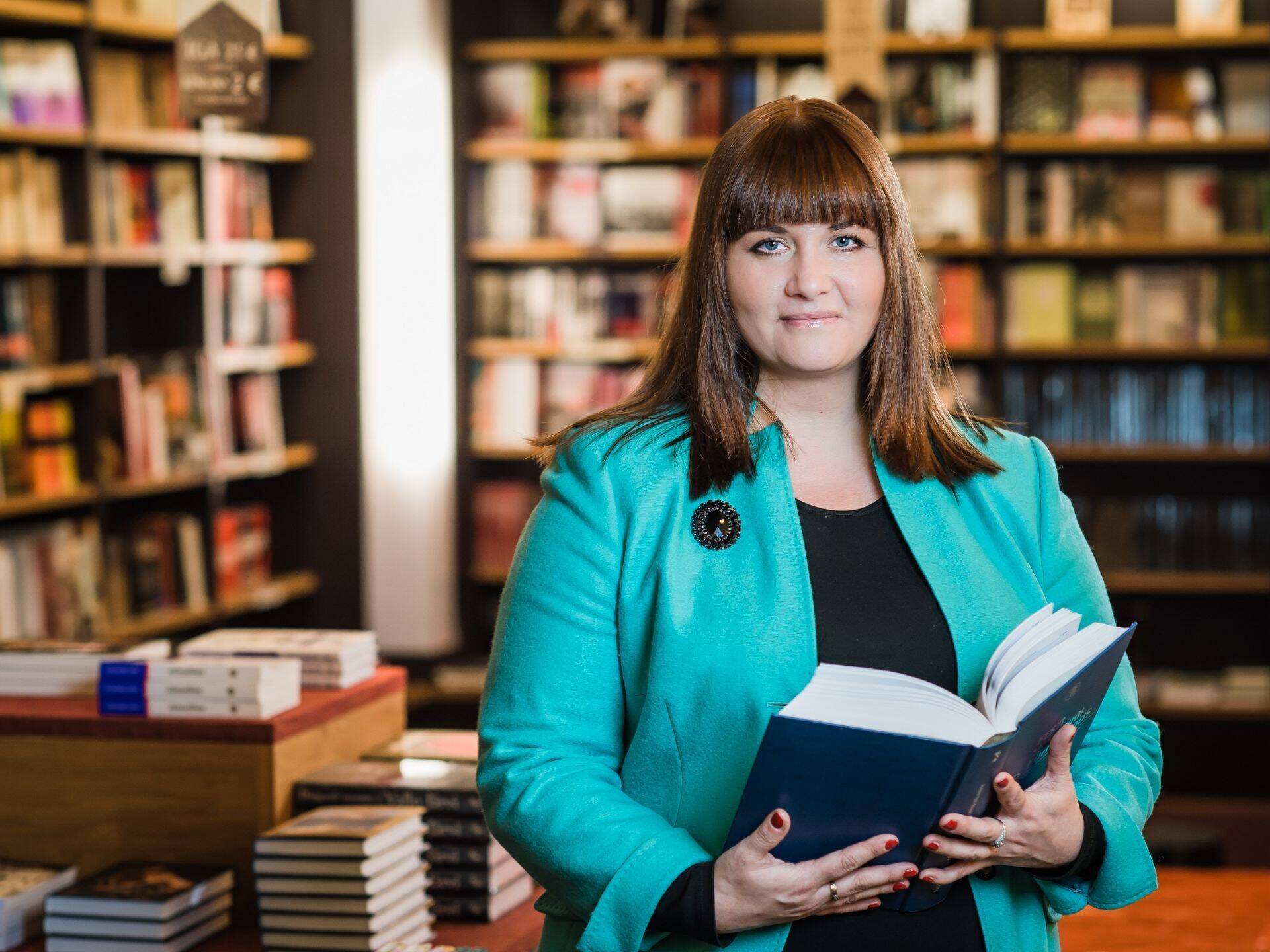 Tagasiastunud ettevõtlusministri Urve Palo mantlipärija Liisa Oviir.