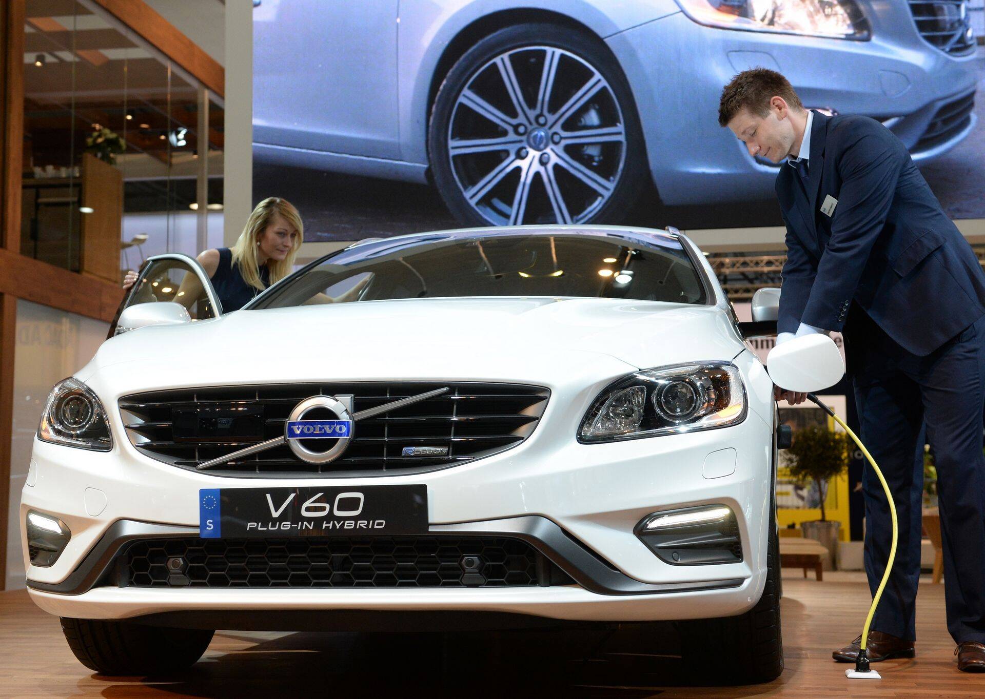 Volvo V60 pistikhübriid.