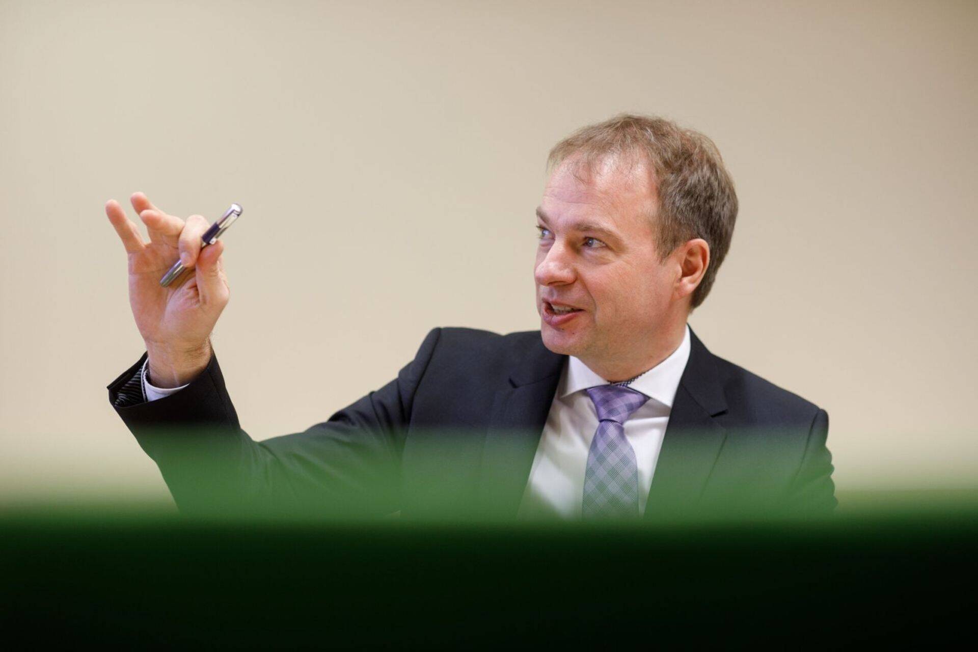 Глава Eesti Energia Хандо Суттер уверен, что будущее сланца в производстве не электроэнергии, а сланцевого масла.