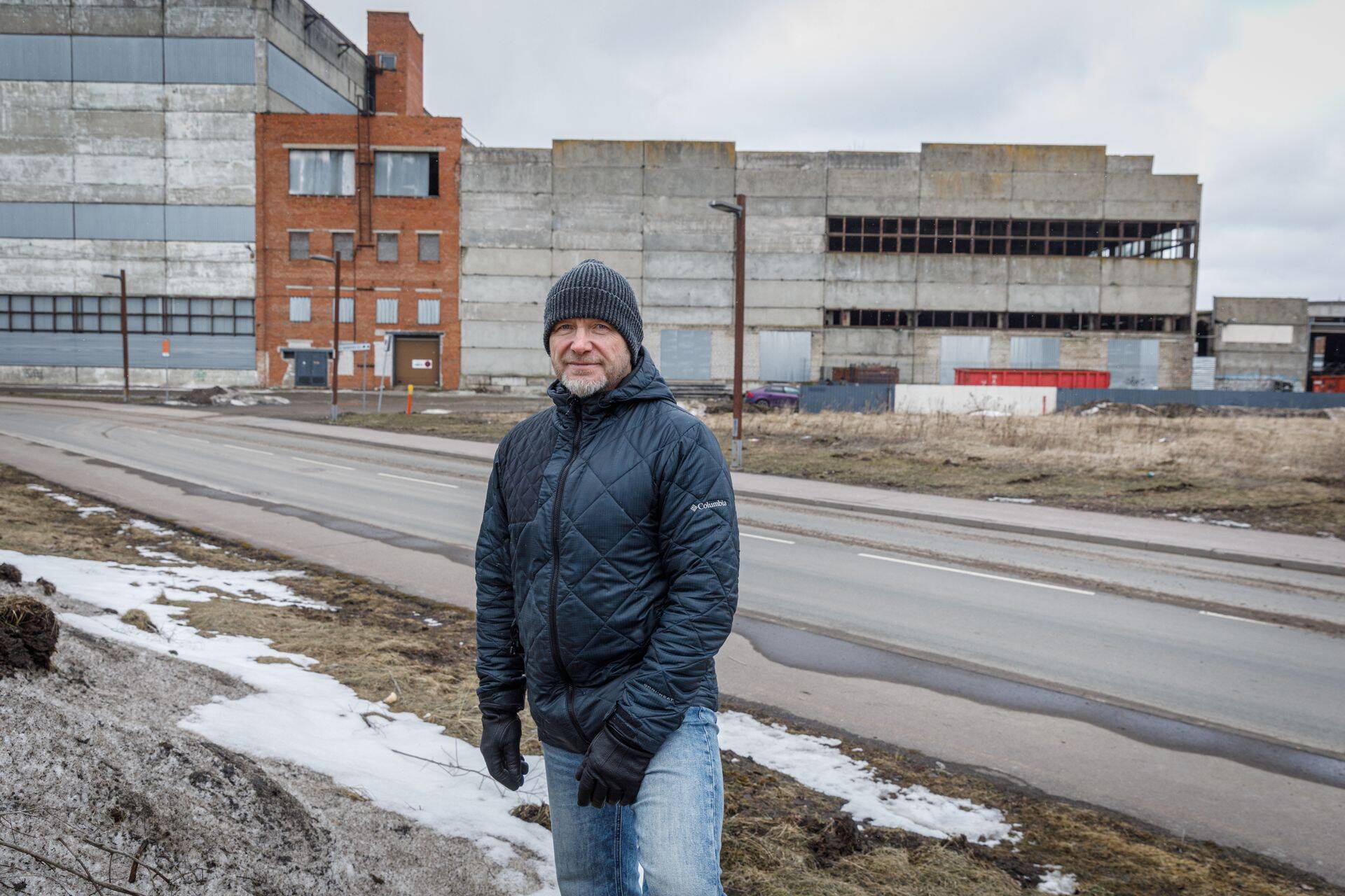 Elcogeni juhi Enn Õunpuu selja taha jääv hoone lammutatakse ja selle asemele tuleb maailmaski ainulaadne kütuseelementide tehas.