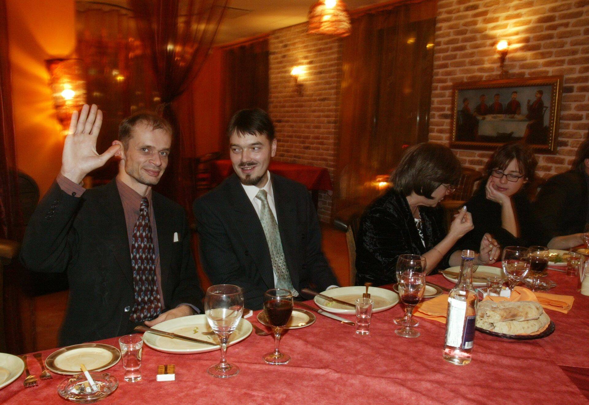 Игорь Рытов и Аллан Соон на праздновании шестого дня рождения ДВ. Декабрь 2002.