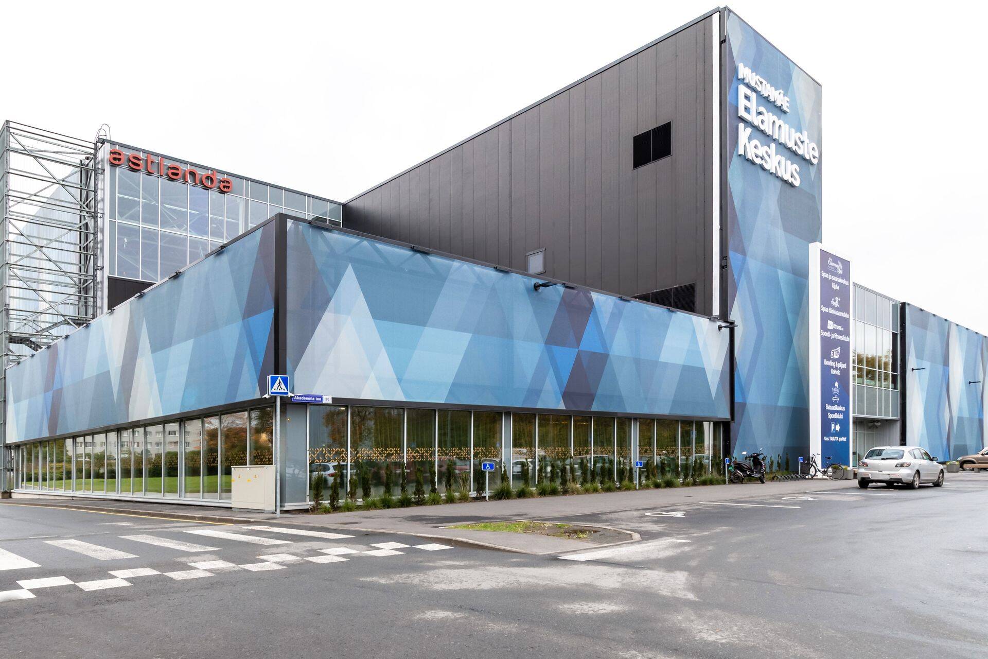 Elamus SPA Mustamäel sai SeiComilt alumiiniumist sise- ja välisuksed, -fassaadid ja -siseseinad.
