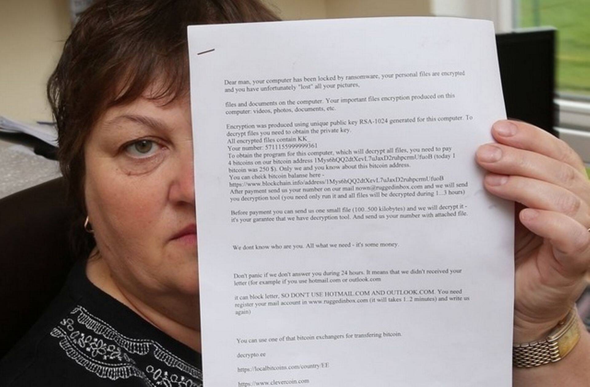 Raamatupidaja Lea Sinimäe näitab lunarahanõuet