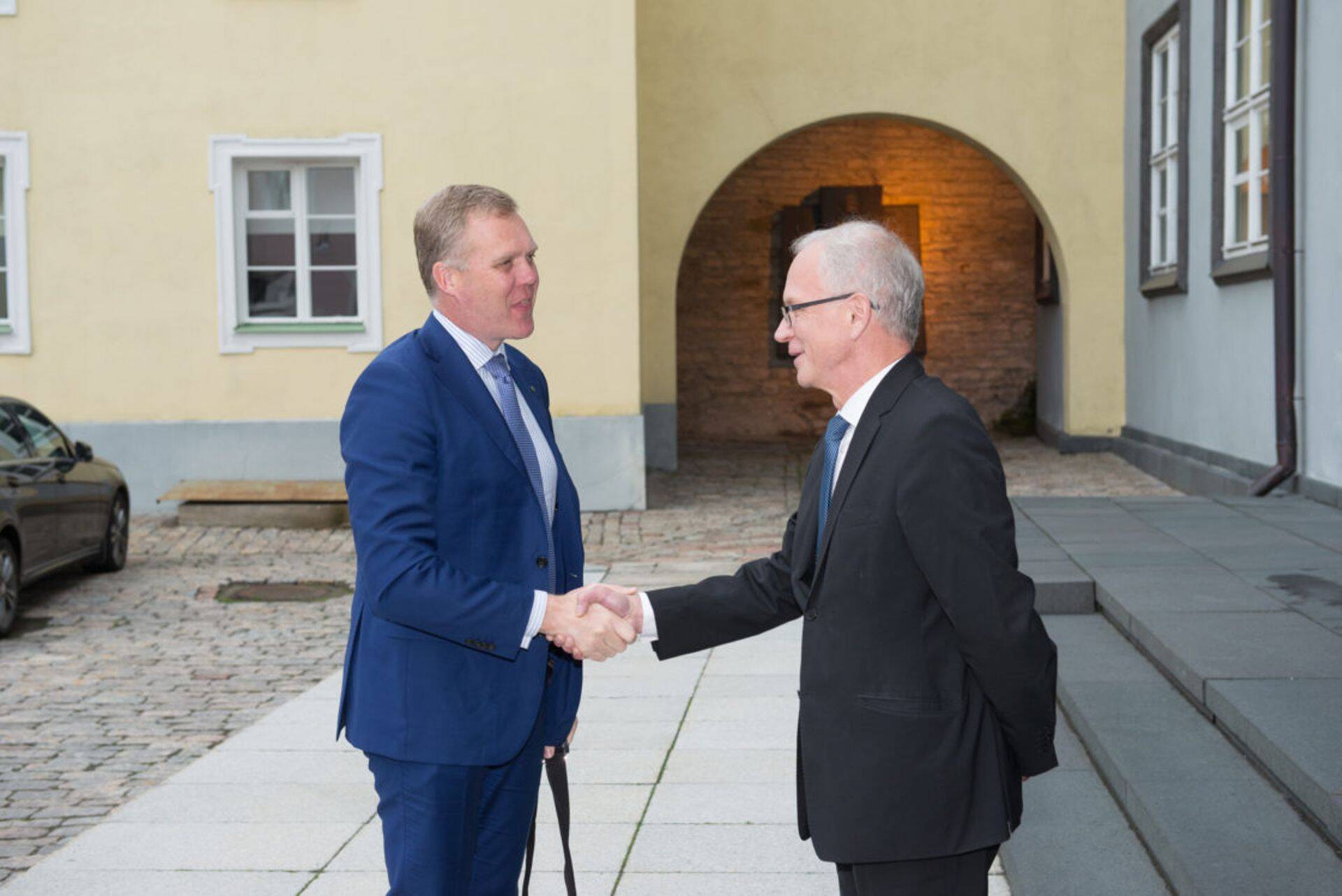 Riigikogu esimees Eiki Nestor tervitab Austraalia parlamendi Esindajatekoja esimeest Tony Smithi