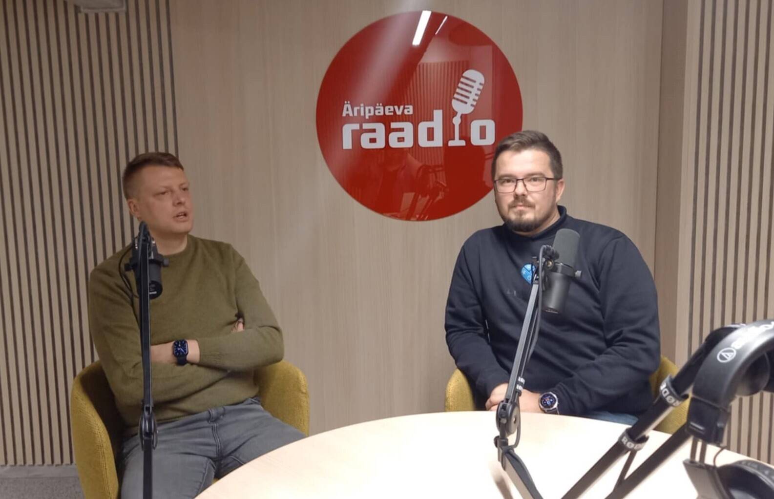 Optimum Fleet juhatuse liige Heikko Laas ja Digimeerik OÜ juht Siim Truusalu Äripäeva raadio stuudios.