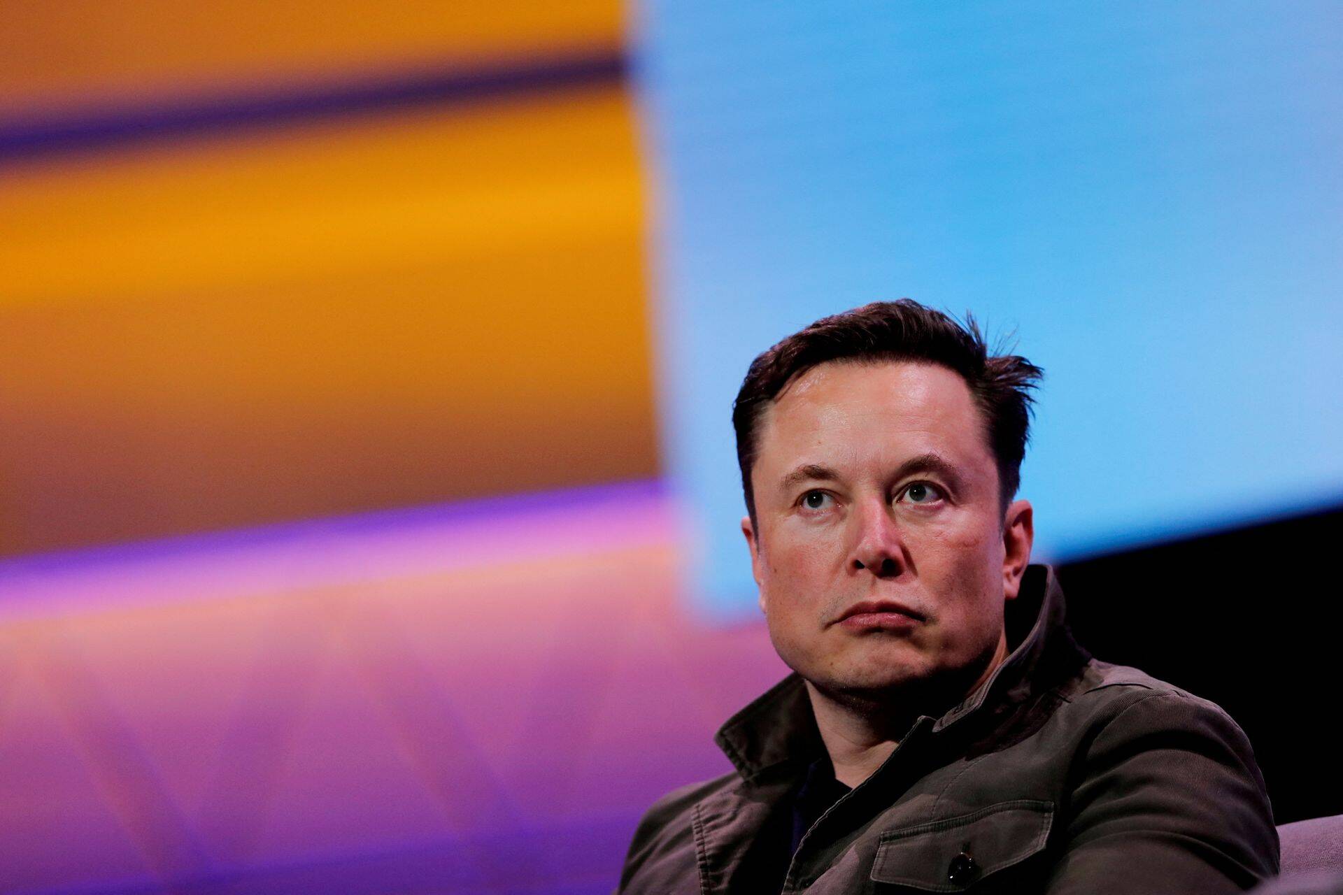 Tesla tegevjuht Elon Musk nentis eelmisel kuul, et kõrgete intressimäärade keskkond kahjustab nõudlust. Aasta lõpus pakkus Tesla allahindlusi ostjatele, kes nõustusid sõidukid enne jaanuari üle võtma.