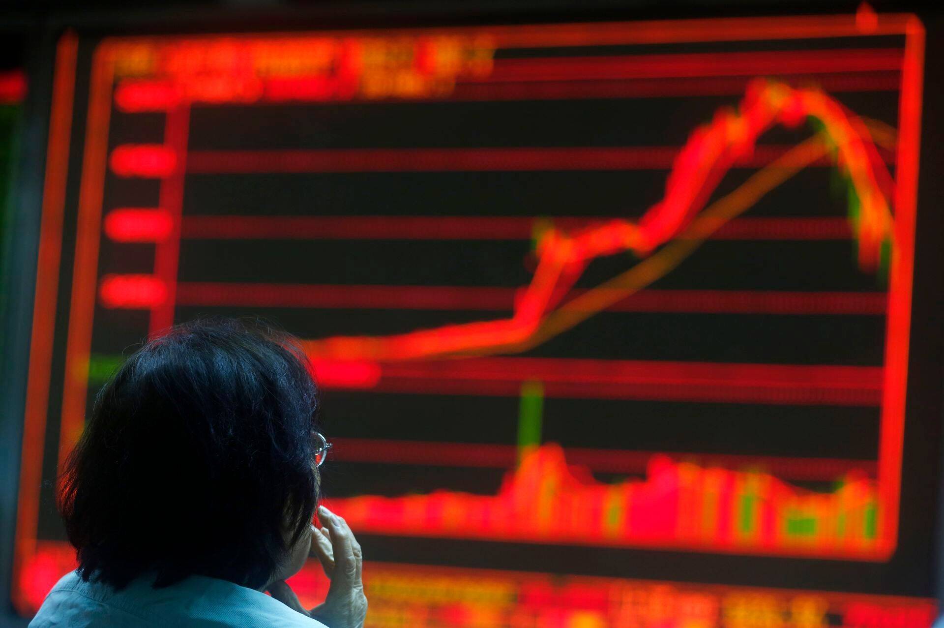 Hiina investor vaatab murelikult aktsiaturu langust