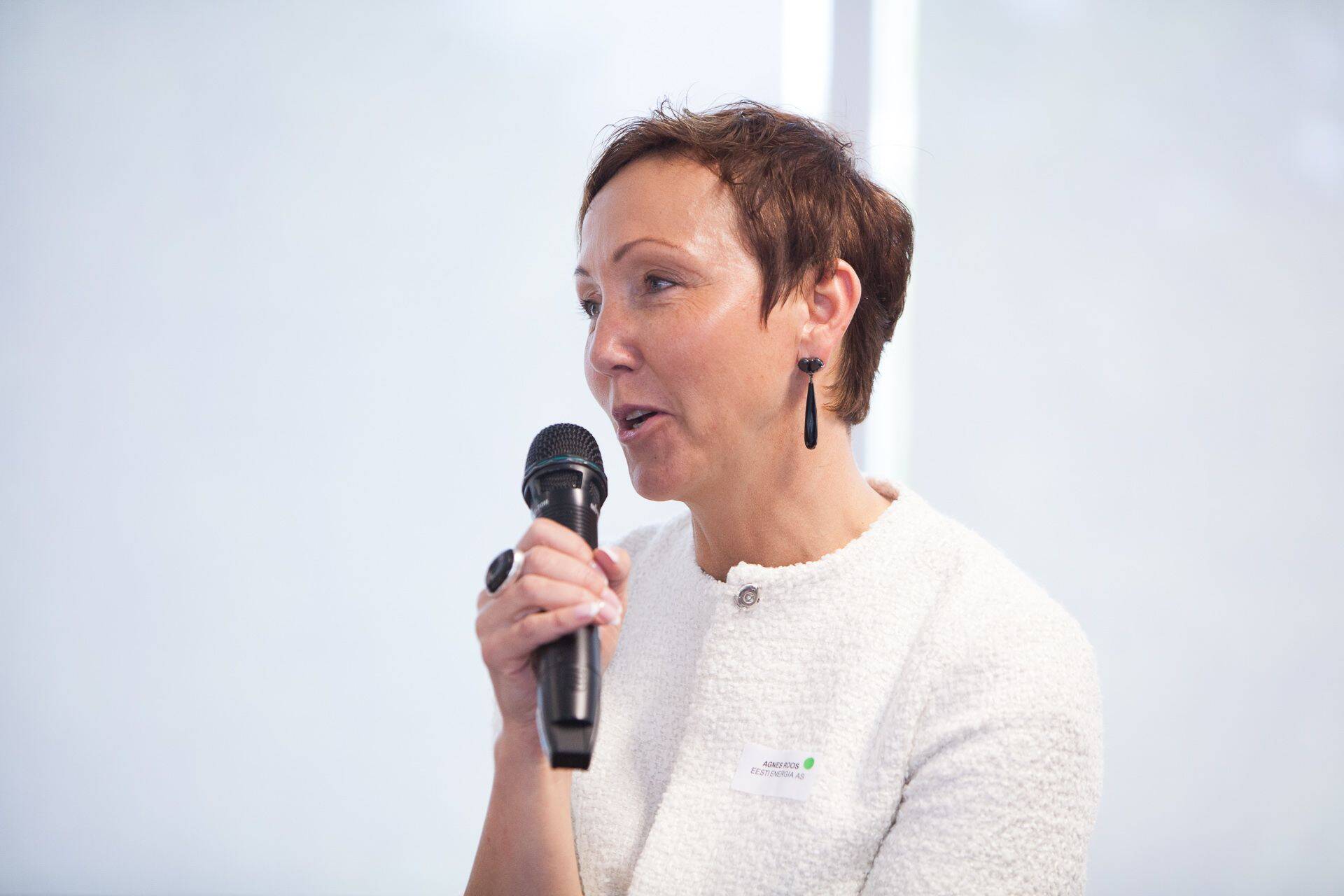 Eesti Energia IT-juht Agnes Roos, kes pärjati tiitliga Eesti Mõjukaim IT-juht 2017 ja osales konverentsil arutlusringis, millel räägiti IT-juhi väljakutsetest.