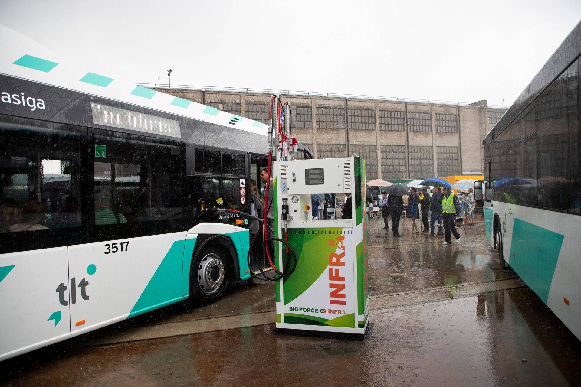 Esimesed sada gaasibussi jõuavad tänavatele veel tänavu, teine sama palju tuleval aastal.