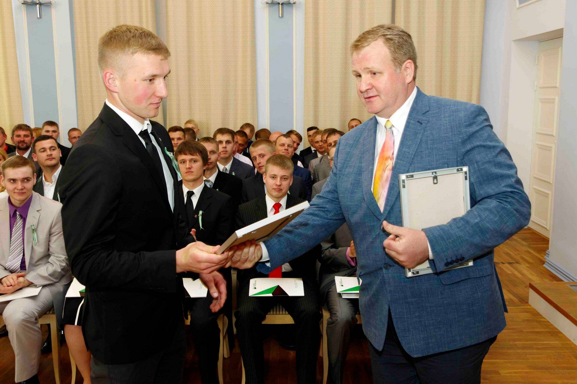 Parimaks 2015. aasta betooni lõputöö autor Siim Õunloo ja Roxor Ehitus OÜ juhatuse liige Kalev Ramjalg