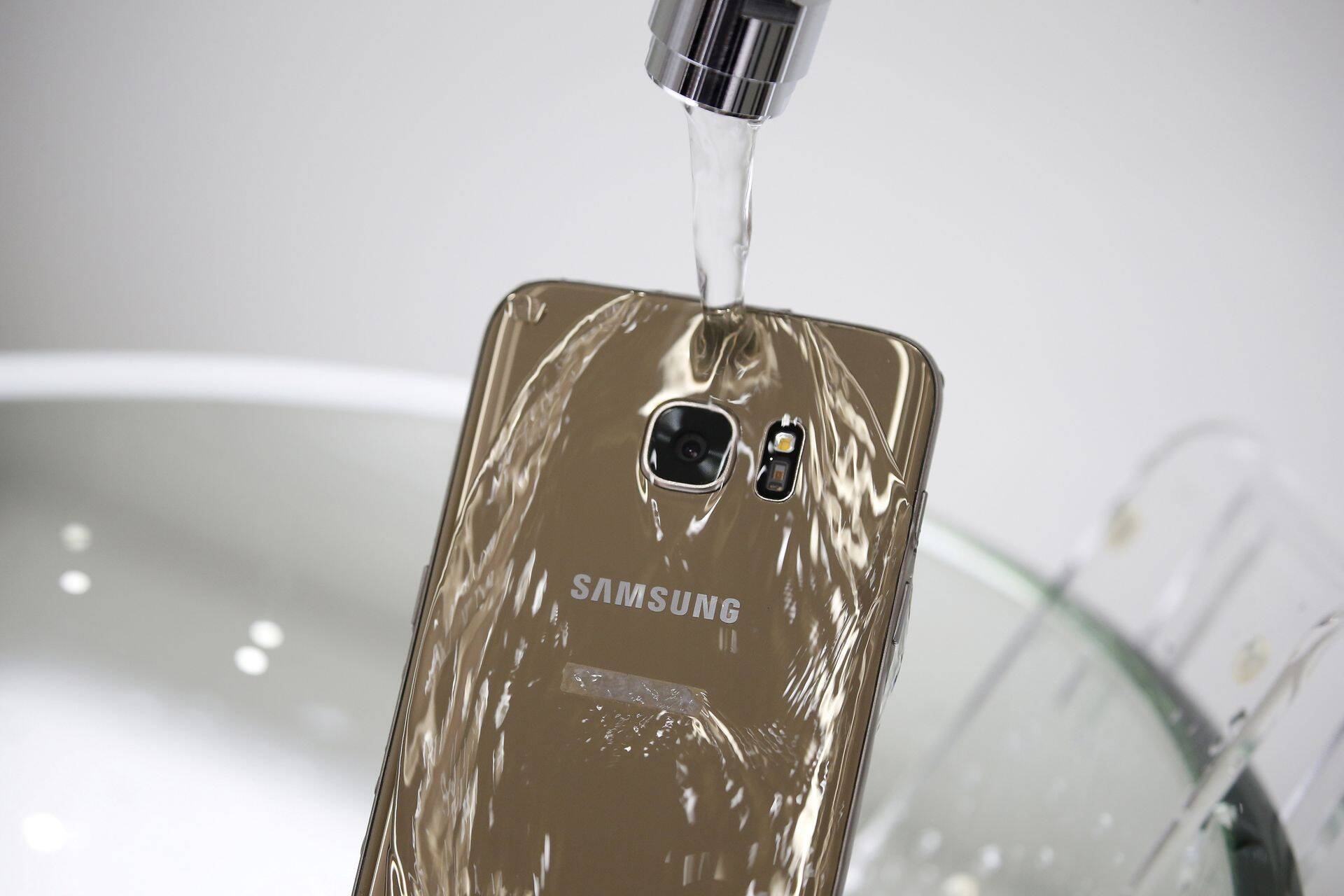 Samsungi tegevuskäive kukkus ettevõtte prognoosi kohaselt teises kvartalis enam kui poole võrra.