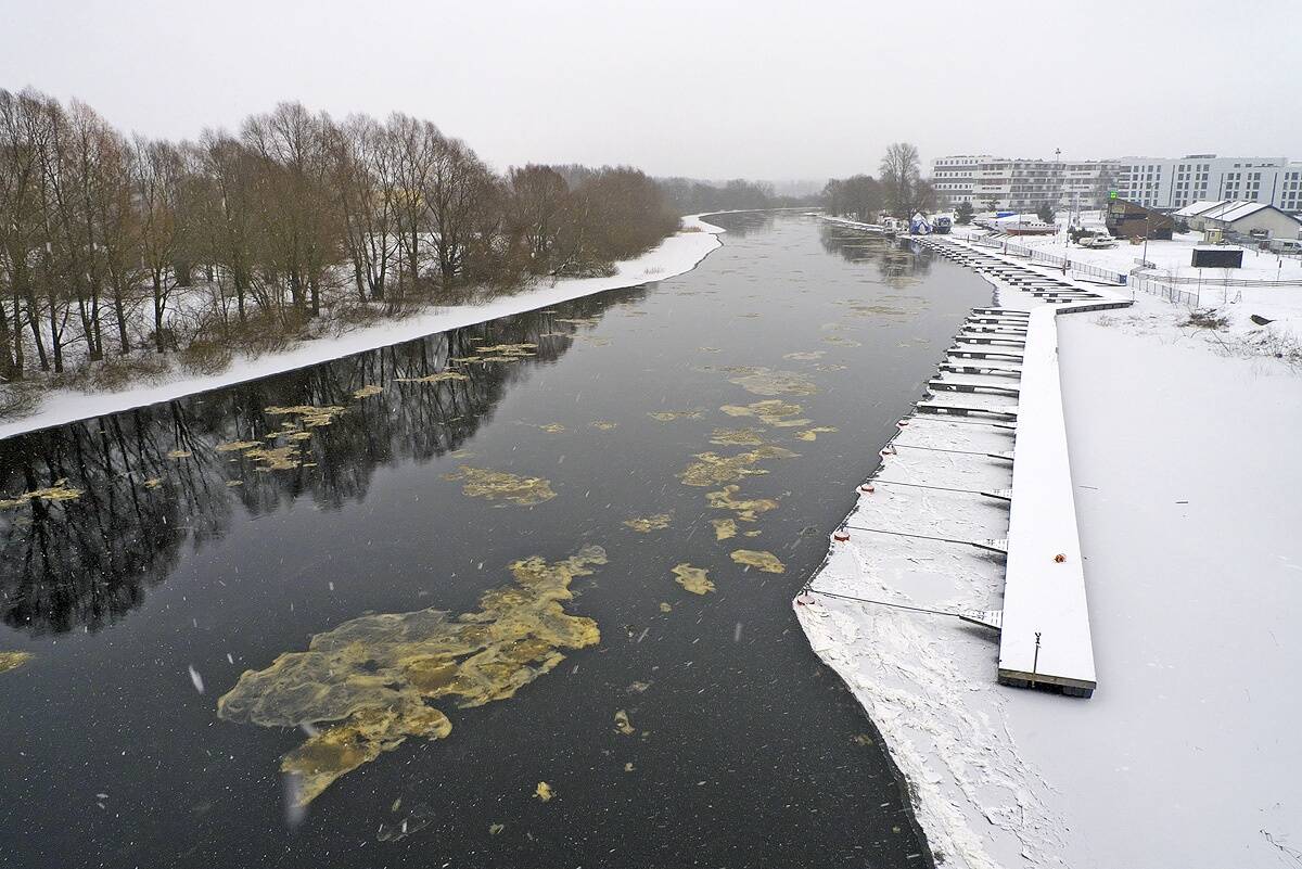 Vaade Emajõele Sõpruse sillalt 13. veebruaril.