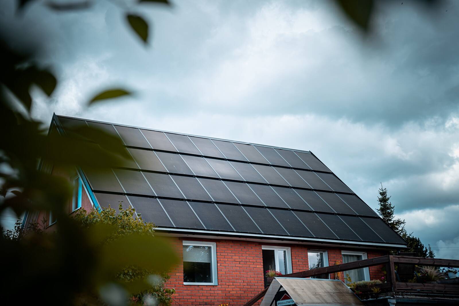 Võrgutasu hakkab Solarstone i finantsjuhi Andres Zooberi hinnangul olema päikesekatuse ja akude tasuvusarvestusel väga oluline komponent.