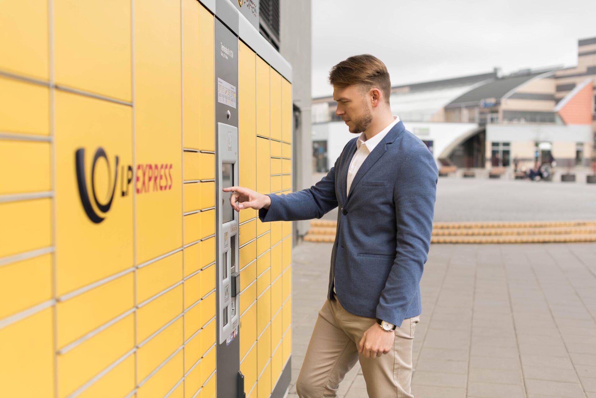 Tootenäidis ehk LP Expressi pakiautomaat Vilniuses.