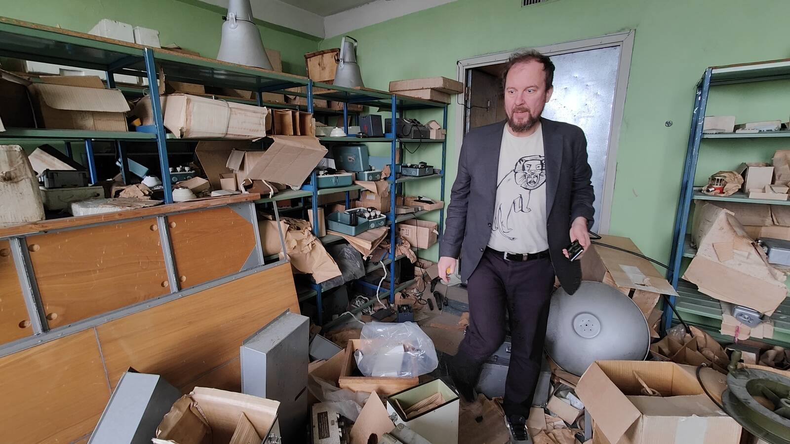 Прошлое секретного завода буквально валяется под ногами. Но многие артефакты уже переехали в музей.