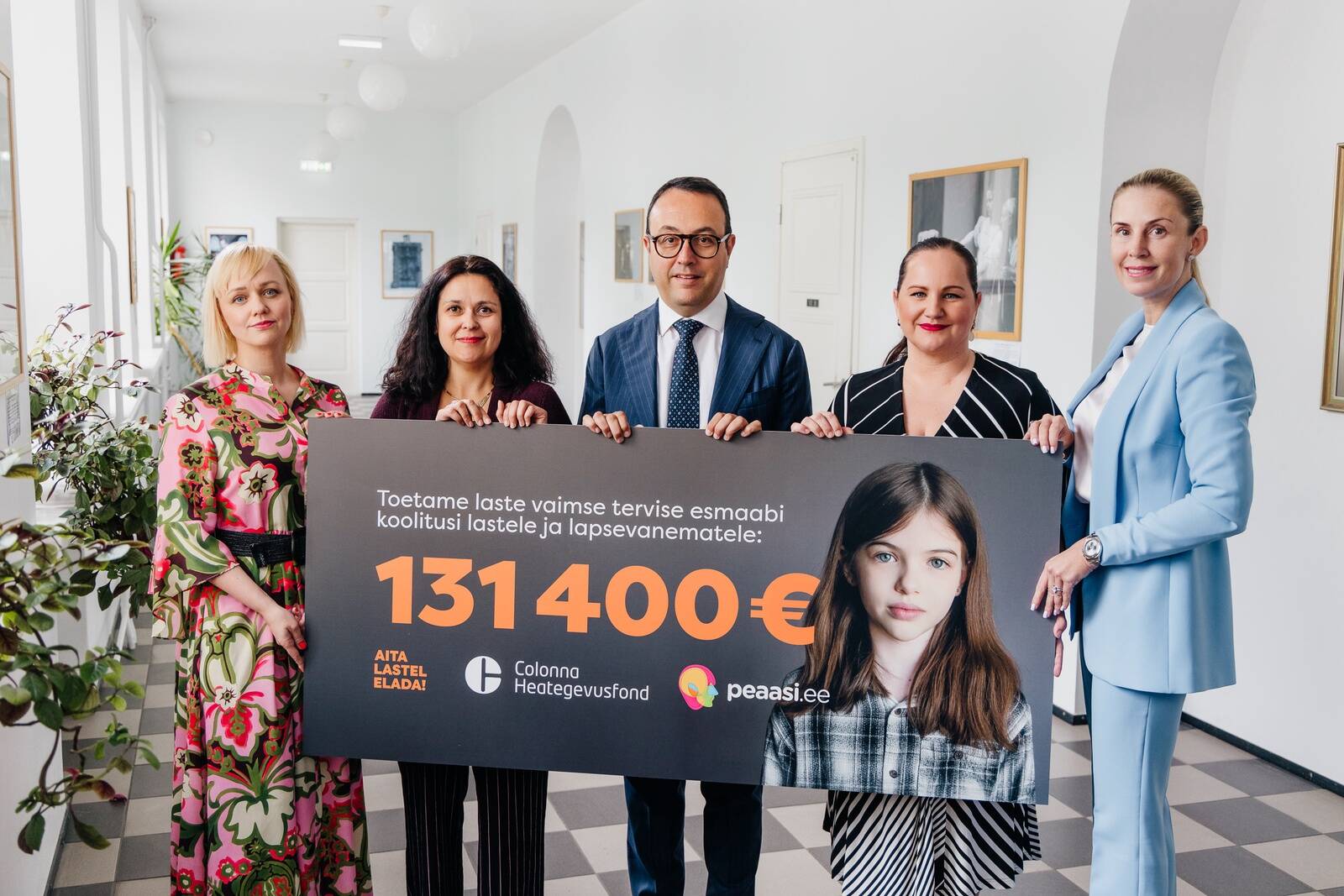 Vasakult Peaasi.ee juhatuse liige, lastepsühhiaater Ere Vasli, Peaasi.ee tegevjuht, kliiniline psühholoog Anna-Kaisa Oidermaa, Colonna heategevusfondi asutajad Roberto de Silvestri, Maret Soom ja Triinu Reinold-Bucheton.