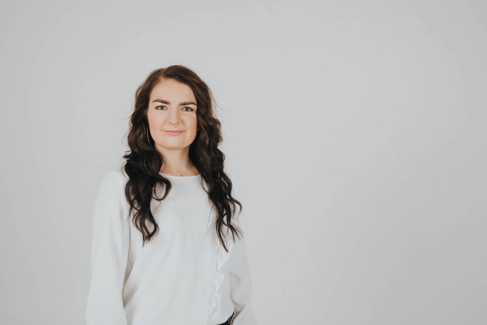 Liisi Toom, performance coach , raamatu "Valikute ristteel. 22 võimalust tähendusliku karjääri loomiseks" autor. Toomi arvates on teistega võrdlemine ebaaus enda suhtes. Kui üldse, siis võrlde ennast iseendaga: märka enda edusamme, muutusi positiivse poole.