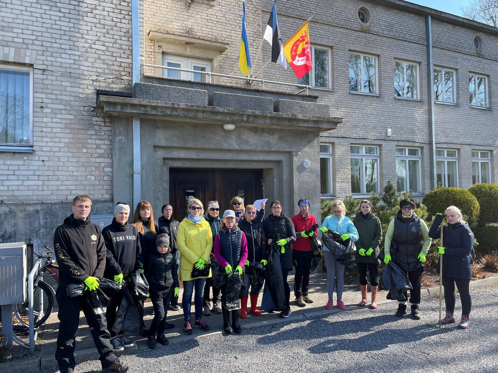 Tori vallavalitsus talgupäeval.