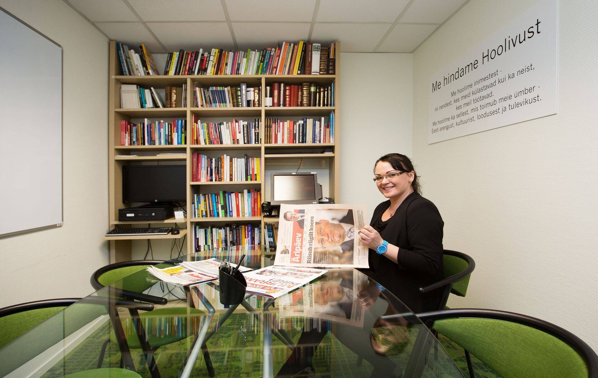 Tallinna Kaubamaja sekretäri Olga Säkseli ülesandeks on korraldada raamatukogu tööd – nädalas võtab see ca 30 minutit tema tööajast.