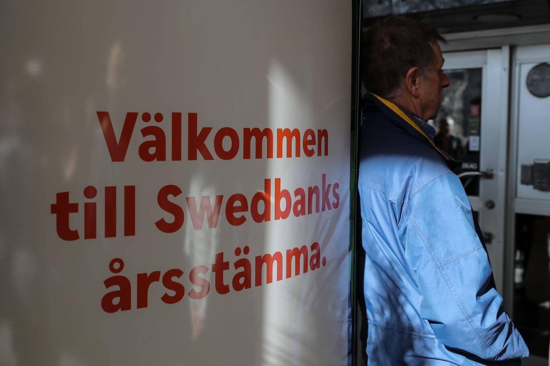 Swedbanki kahtlustatakse avalikkuse petmises.