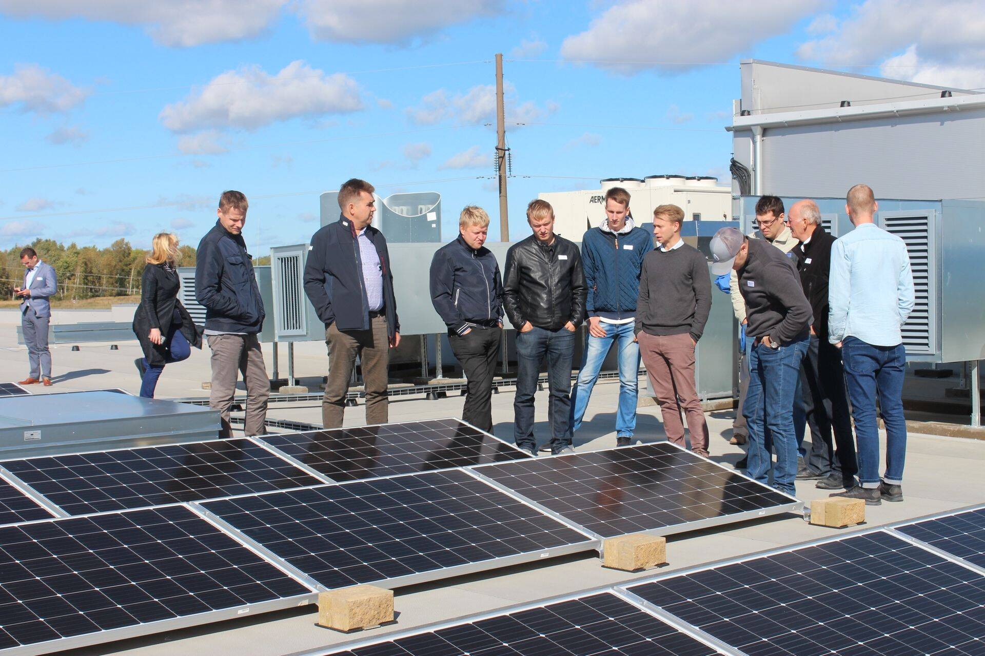 Seminar-ringreisil külastati ka Omniva uue logistikakeskuse päikeseelektrijaama.