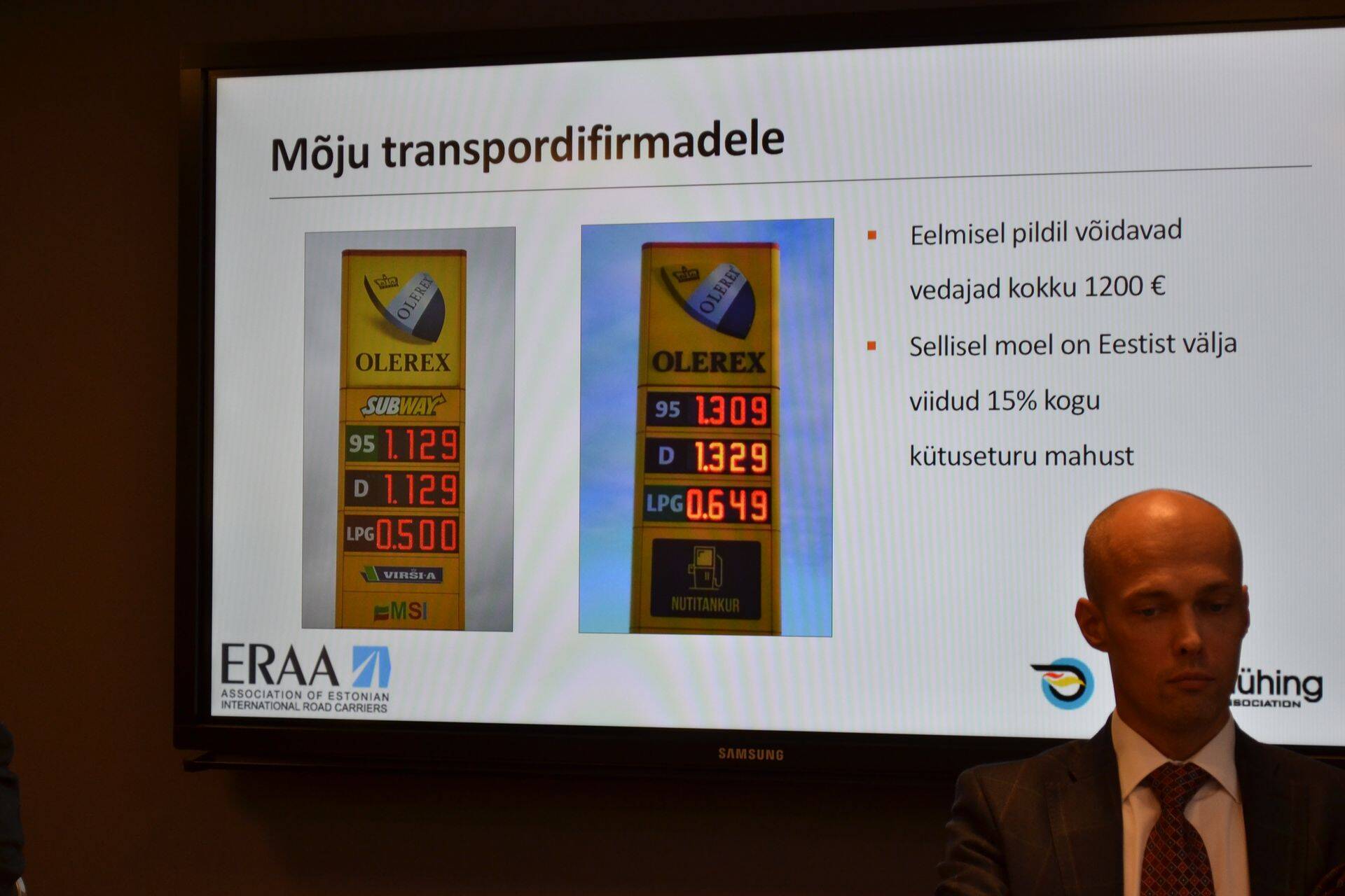 Дизтопливо на автозаправке Olerex в Литве (левый снимок) стоит на 20 центов дешевле, чем на заправке той же самой компании, но расположенной в Эстонии (правый снимок).