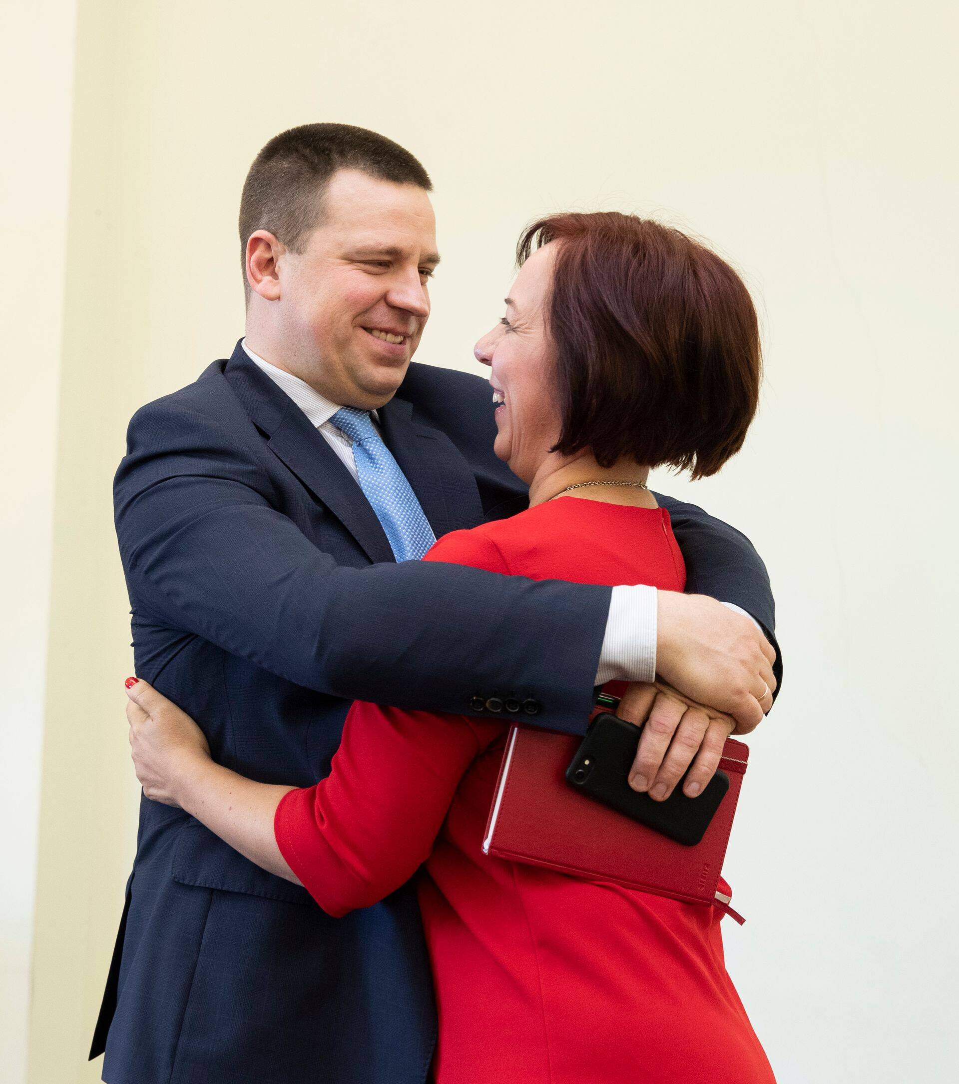 Keskerakonna esimees ja peaministri kandidaat Jüri Ratas ning haridus- ja teadusministri kandidaat Mailis Reps erakonna volikogul.