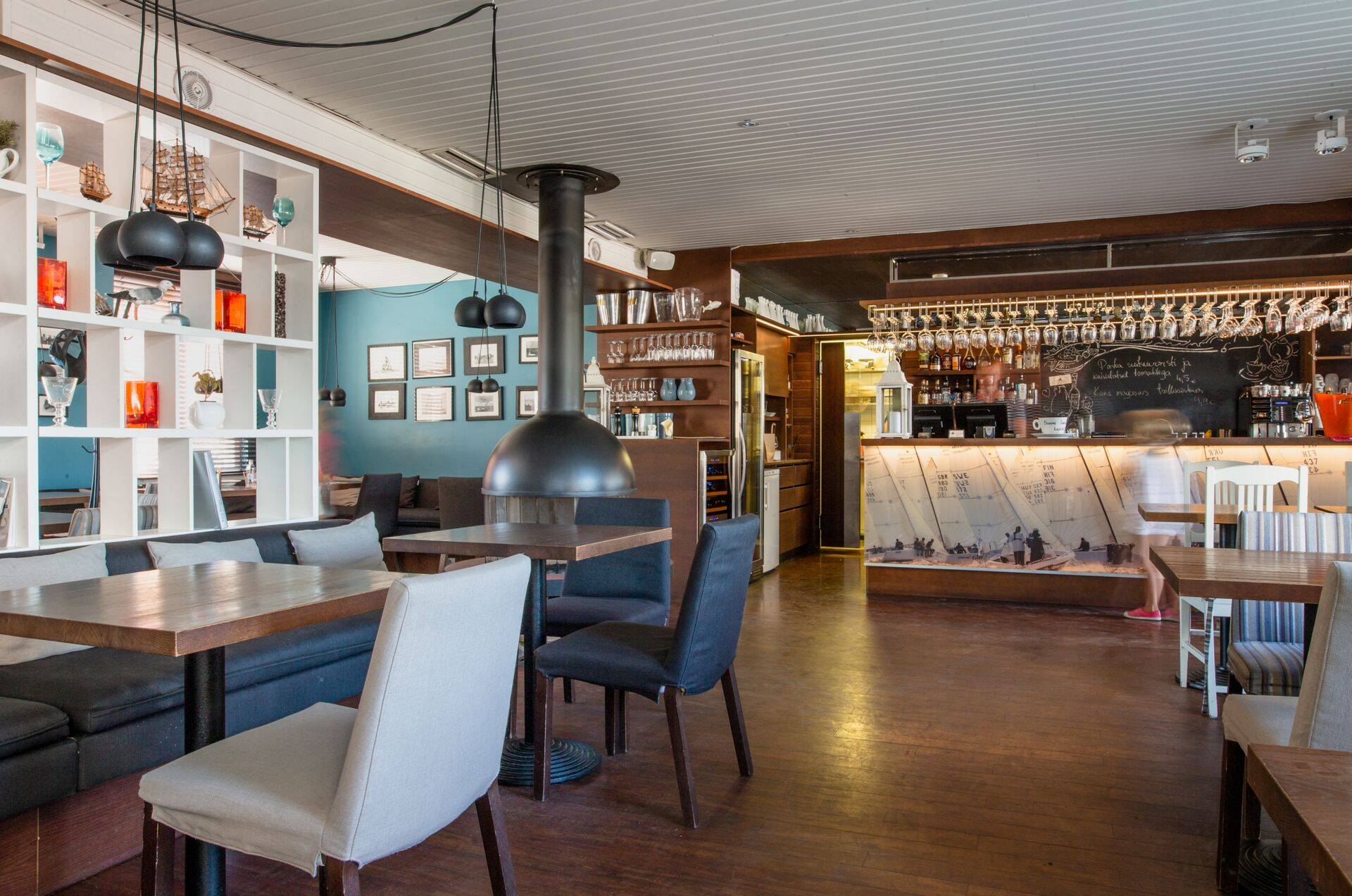Kalevi Jahtklubi Resto söögisaal on saanud hubase kujunduse.
